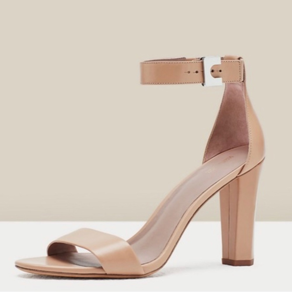 Diane Von Furstenberg chainlink 90 sandals US 7.5 Tan